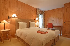 4 bedrooms, Internet, bed sheets, wheelchair access