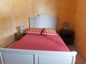 4 bedrooms, iron/ironing board, travel crib, free WiFi