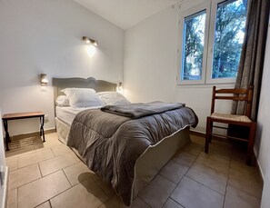 1 bedroom, iron/ironing board, travel cot, free WiFi