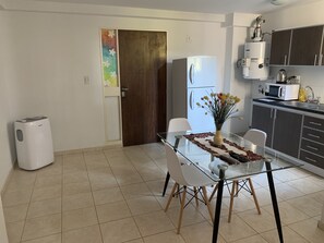 Standard-Apartment | Eigene Kochnische | Großer Kühlschrank, Mikrowelle, Ofen