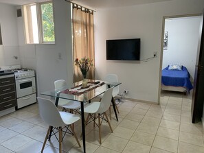 A compact living space with a kitchen, dining area, and a bedroom. - Departamento excelente en zona top Mza (Mendoza)