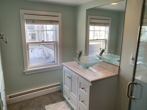 House | Bathroom sink - Cm15 Gurney St (Cape May)