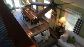 4 bedrooms, desk, free WiFi