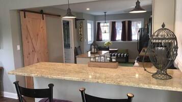 Nhà | Khu phòng khách | TV, đầu đĩa DVD