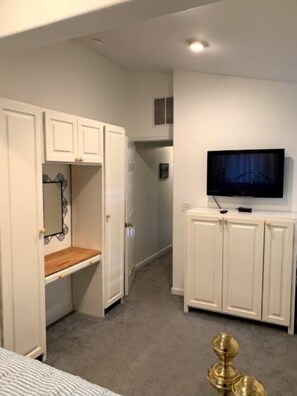House | 3 bedrooms, desk, free WiFi