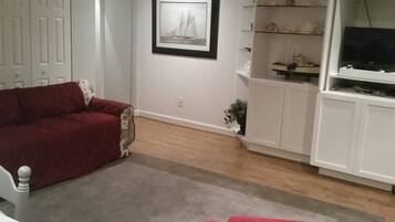 獨棟房屋 | 起居區 | 電視、 DVD 播放機