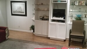 House | Living area | TV, DVD player - Nw123b Seaspray Court (North Wildwood)