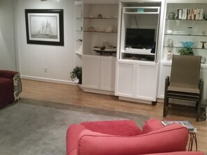 獨棟房屋 | 起居區 | 電視、 DVD 播放機