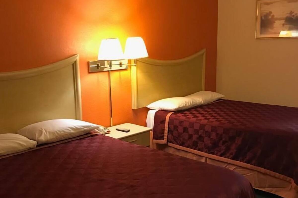 Desk, laptop workspace, iron/ironing board, WiFi (free)
