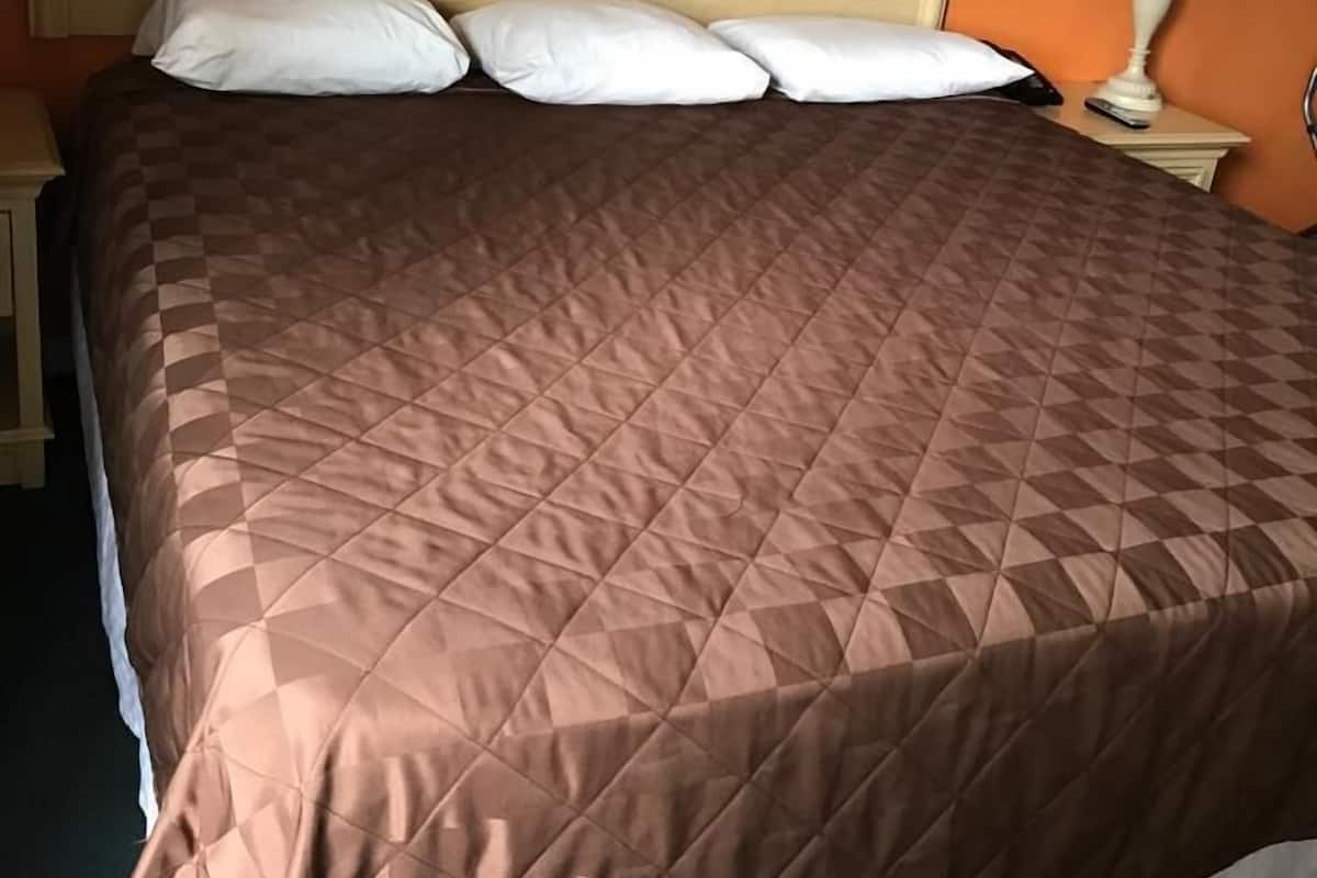 Escritorio y espacio para trabajar con un portátil