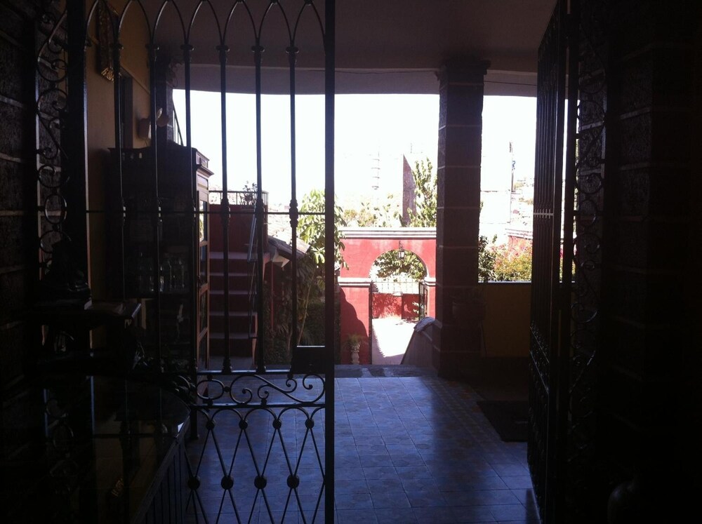 Hostal Tres Máscaras by null