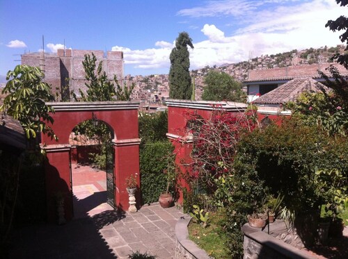 Hostal Tres Mascaras