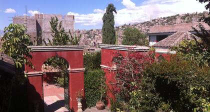 Hostal Tres Mascaras