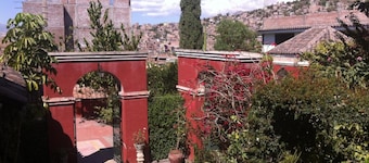 Hostal Tres Mascaras