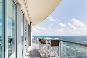 Balcony - Beautiful Beachfront Apartments (Cancun)