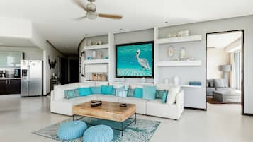 Apartamento panorâmico | Área de estar | Smart TV