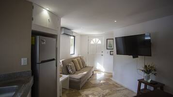 Studio Mewah | Ruang keluarga | Smart TV