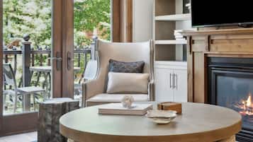 Plasma TV, fireplace, DVD player, heated floors