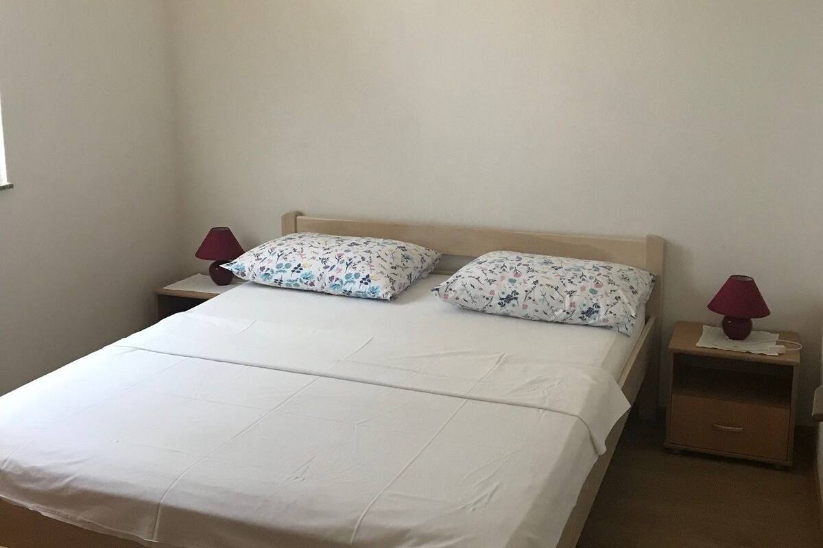 Classic Apartment, Sea View | Iron/ironing board, rollaway beds, free WiFi, bed sheets