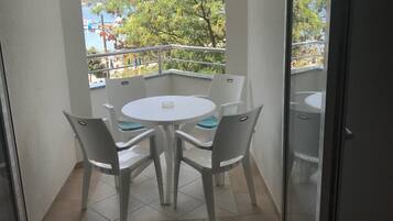 Departamento clásico, vista al mar | Terraza o patio