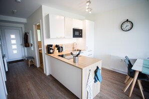 Køleskab, mikrobølgeovn, ovn, kogeplade