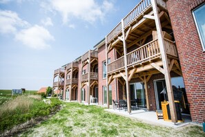 Exterior - Modern apartment overlooking the dike, in Wremen (Wremen)