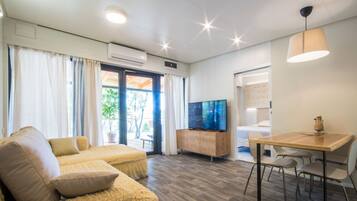 2 bedrooms, in-room safe, desk, iron/ironing board