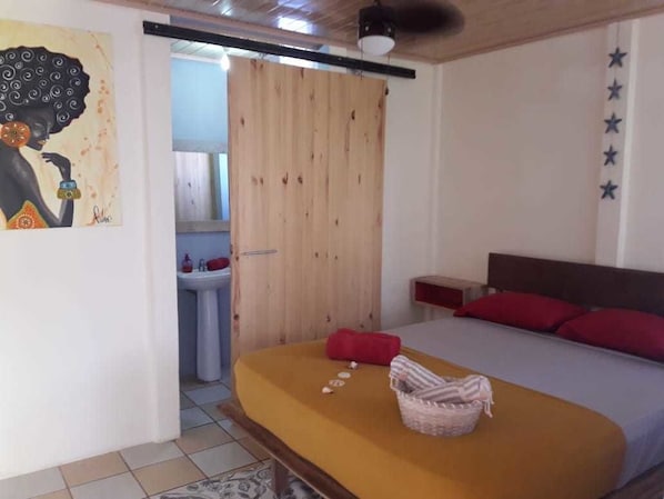 Wifi gratis y ropa de cama