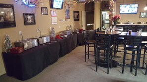 Bar (on property) - Old School Motel RV (Fortuna)