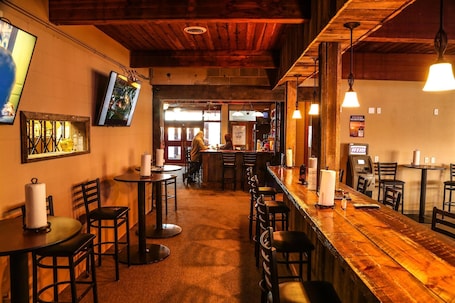 Bar (en la propiedad). Old School Motel RV