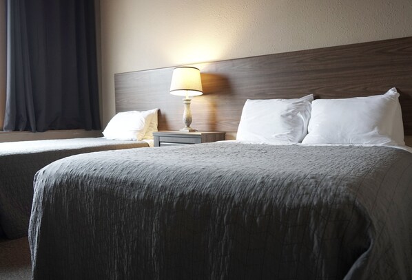 أغطية فراش متميزة وأسرّة بإسفنج يتكيف مع شكل الجسم وستائر تعتيم