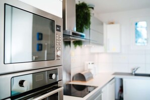 Frigorifero, microonde, forno, lavastoviglie