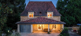 Large family gîte Les Trois Chênes, 12 pers. with terrace, garden, swimming pool
