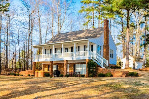 Lakefront home with the perfect blend of charm and comfort with stunning views