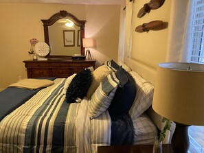 4 Schlafzimmer, Schreibtisch, Bügeleisen/Bügelbrett, kostenloses WLAN