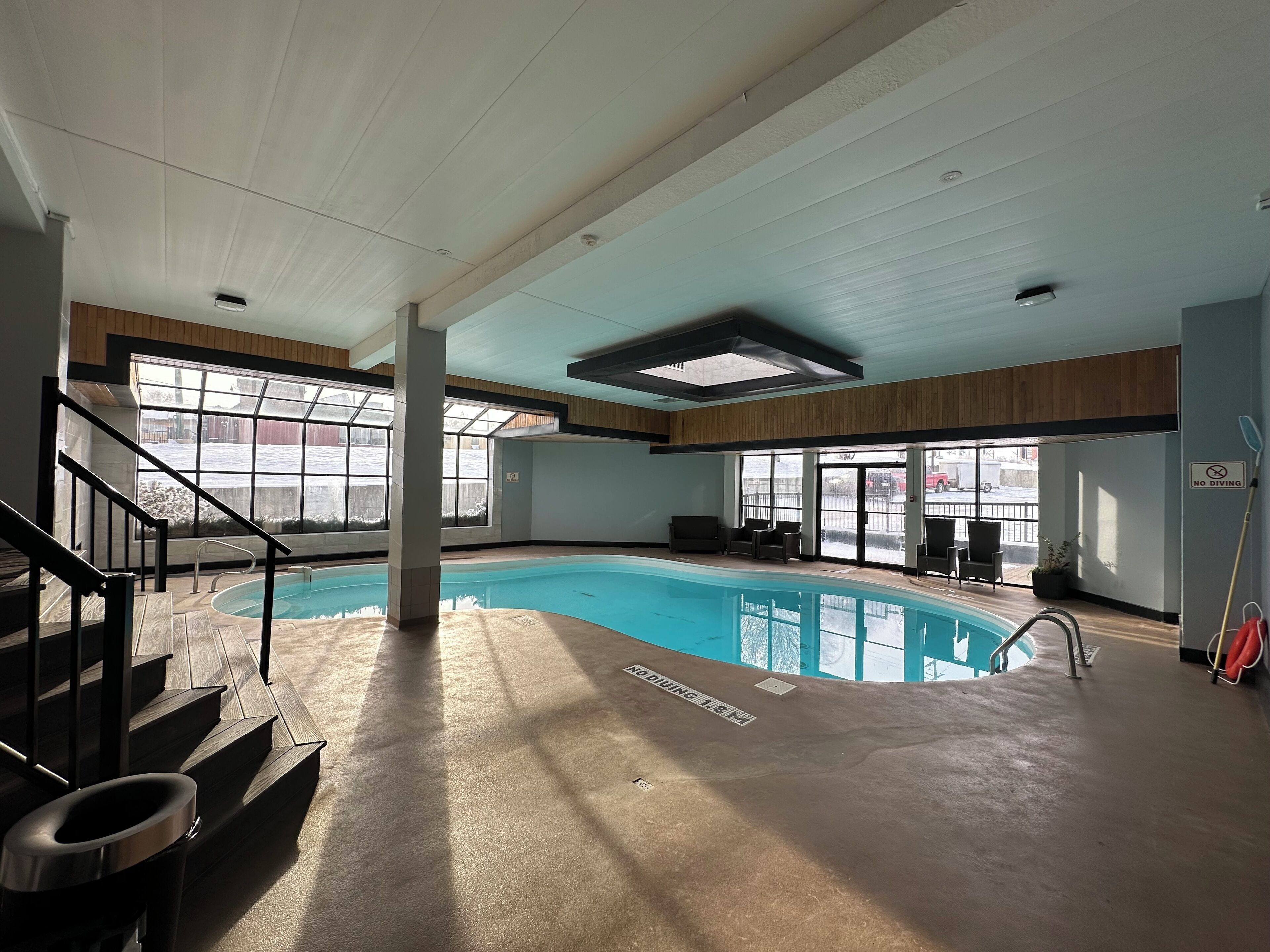 Innendørsbasseng