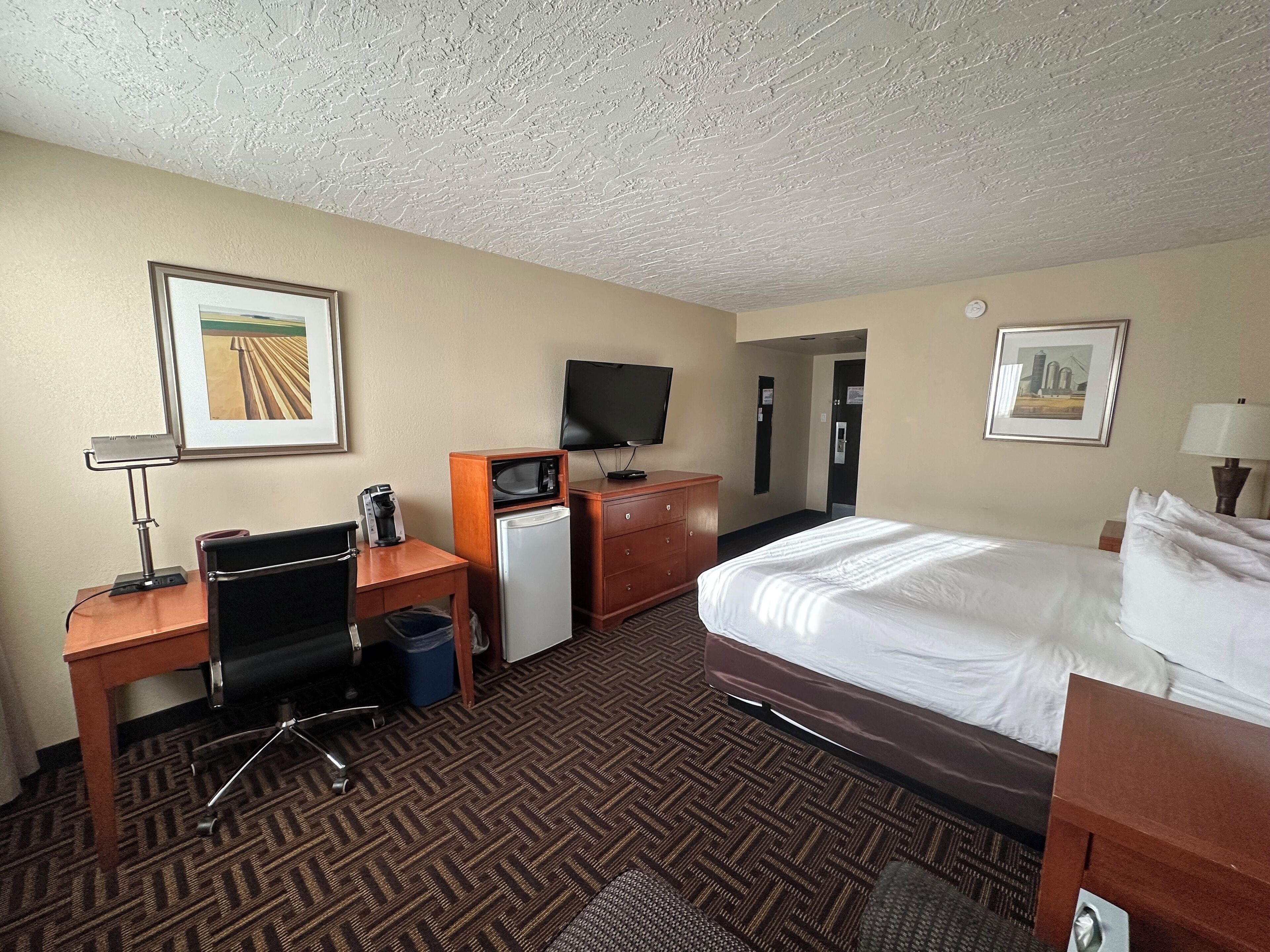 Desk, laptop workspace, soundproofing, iron/ironing board