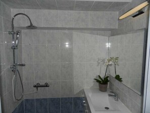 Een douche, een haardroger