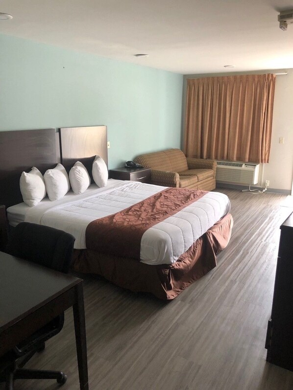 Bureau, accès au Wi-Fi (inclus), literie fournie