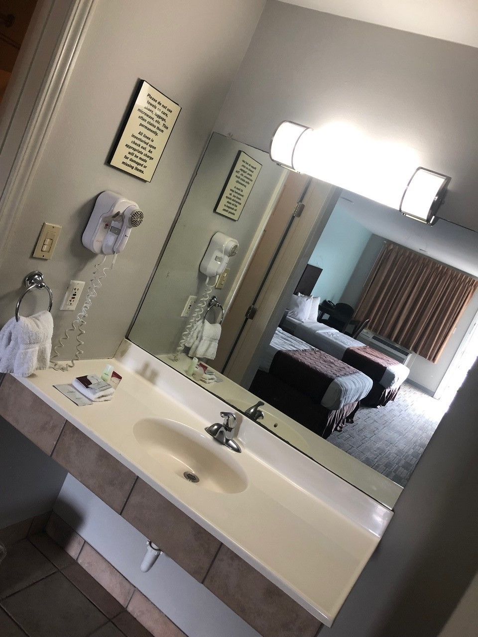 Bathtub, deep soaking tub, free toiletries, towels