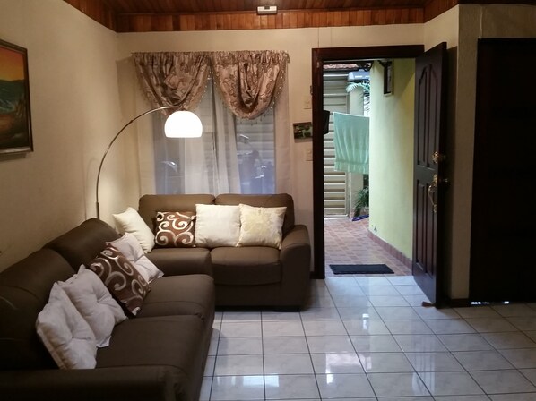 Living area - María's House (San José)