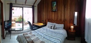 Double Room, 1 Double Bed, Private Bathroom (Balcony) | Blackout drapes, soundproofing, iron/ironing board, free WiFi - María's House (San José)