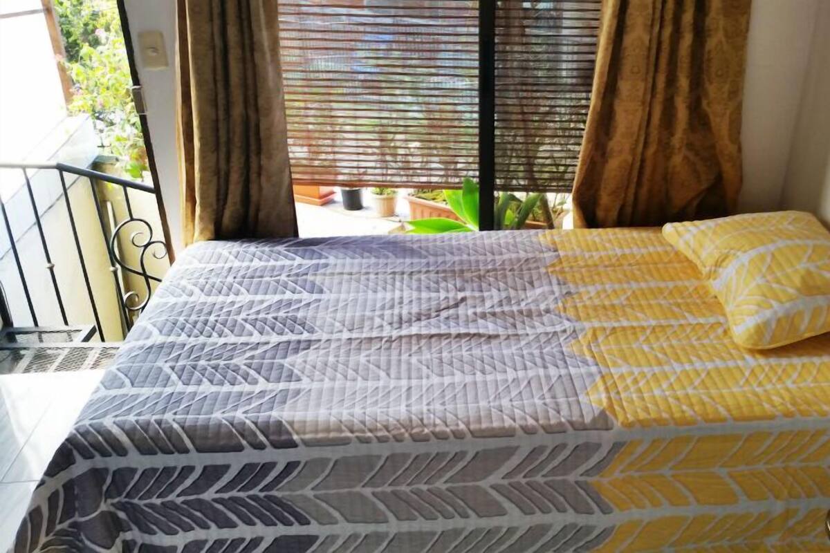 Kamar Single, kamar mandi pribadi, pemandangan gunung | Tirai kedap cahaya, kedap suara, setrika/meja setrika, dan Wi-Fi gratis