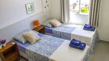 Appartement Classique, vue partielle sur la mer | Rideaux occultants, fer et planche à repasser, Wi-Fi gratuit