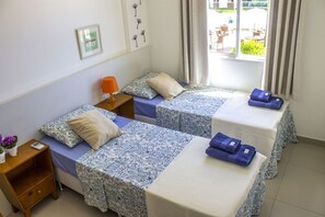 Appartement Classique, vue partielle sur la mer | Rideaux occultants, fer et planche à repasser, Wi-Fi gratuit