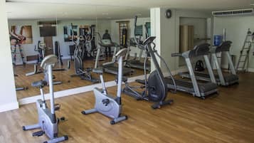 Banheira de hidromassagem, sauna a vapor, massagens na praia