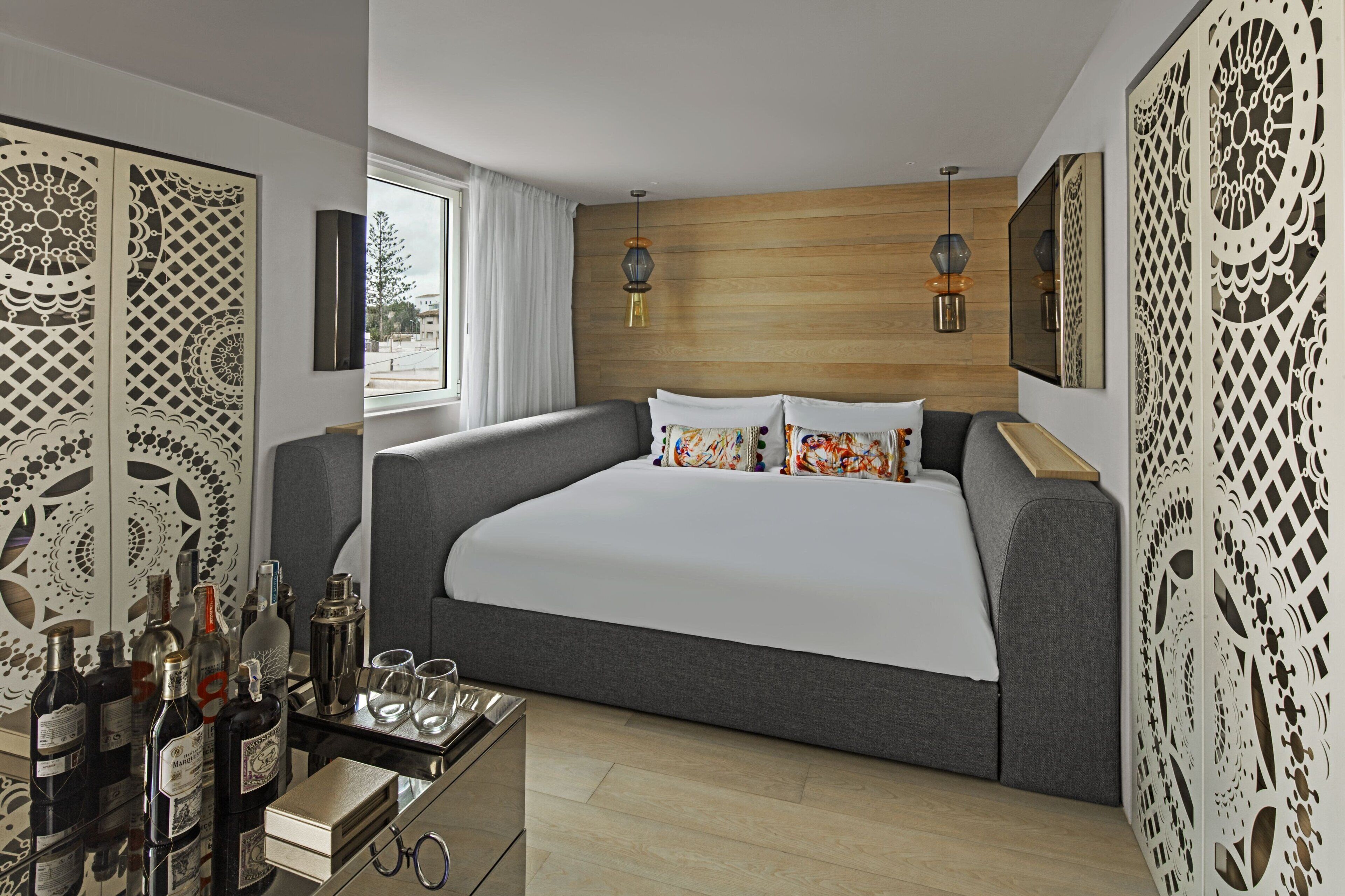 Premier Room, 1 King Bed, Balcony, City View (Balcony) | Hypo-allergenic bedding, pillowtop beds, minibar, in-room safe