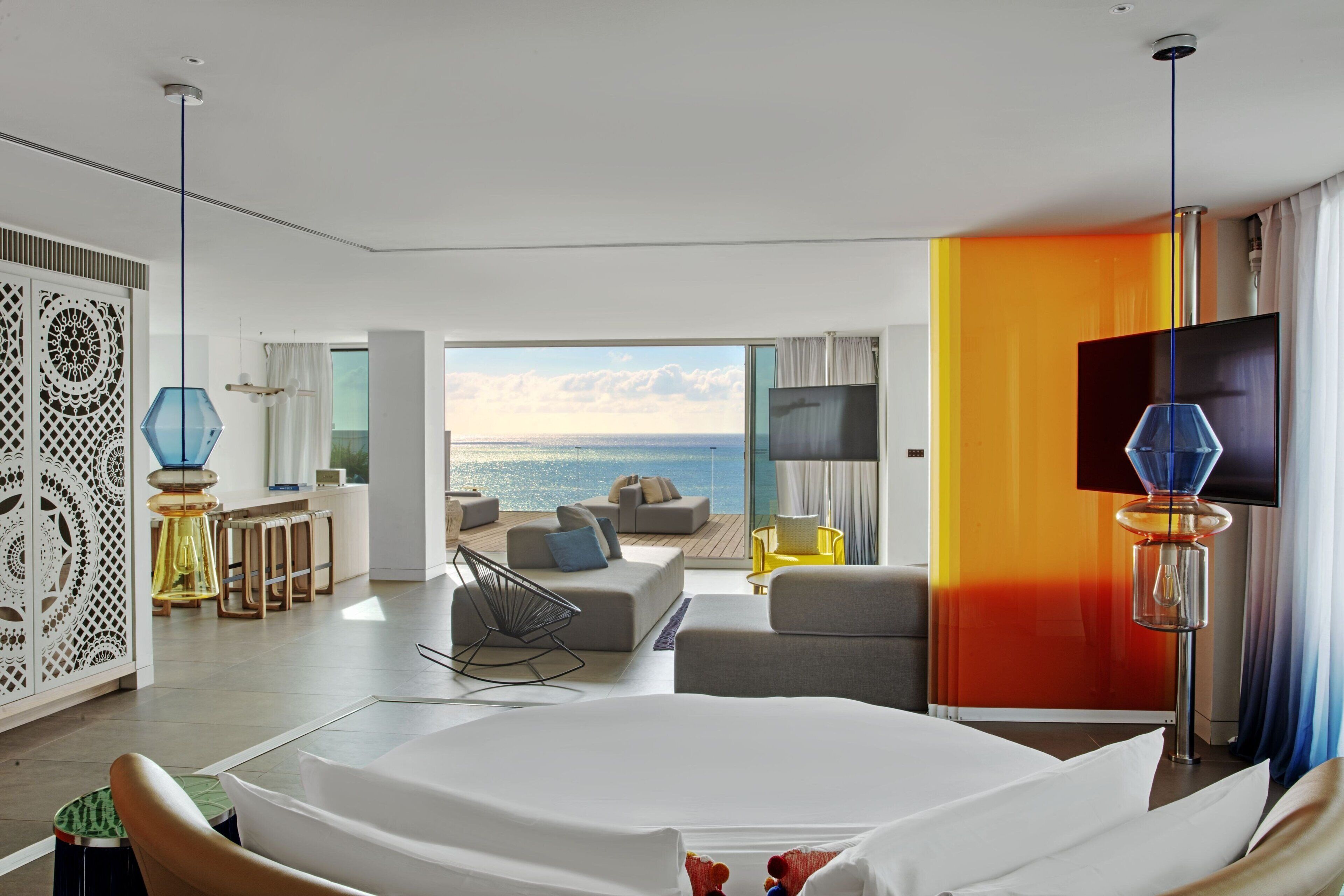 Penthouse, 1 King Bed (Terrace) | Hypo-allergenic bedding, pillowtop beds, minibar, in-room safe