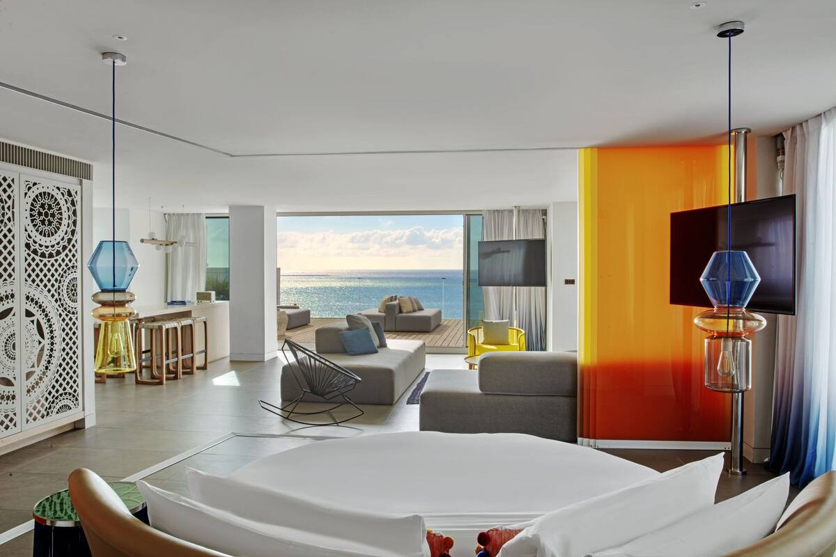 Penthouse, 1 King Bed (Terrace) | Hypo-allergenic bedding, pillowtop beds, minibar, in-room safe