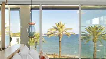 Suite Premier, 1 letto king, terrazzo, ad angolo (Corner) | Biancheria da letto ipoallergenica, materassi a doppio strato, minibar